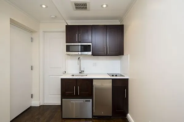 Rented by Icon Realty Management | media 28