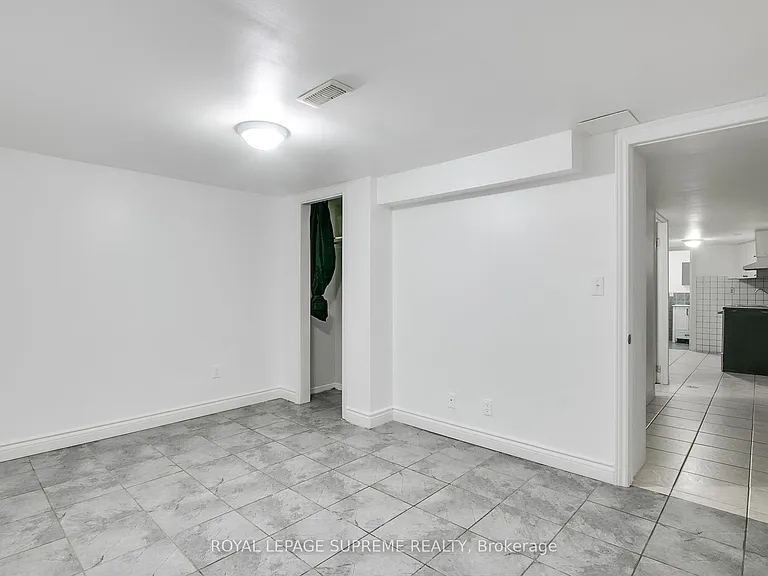 422 Oakwood Ave #BASEMENT — Photo 9
