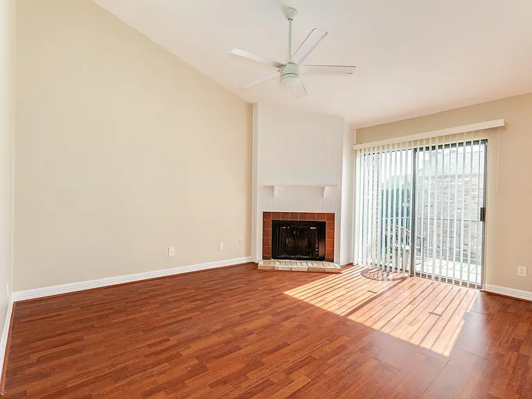 7140 N Holiday Dr — Photo 9