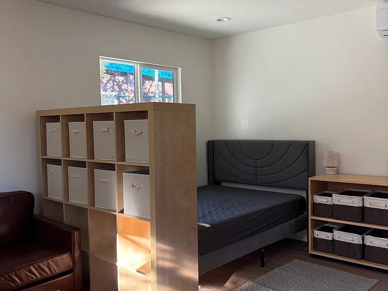 432 1/2 W Point Dr — Photo 2