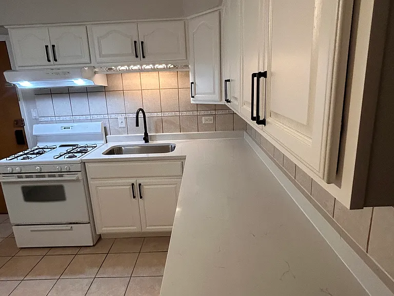 3938 N Keeler Ave #3E — Photo 2