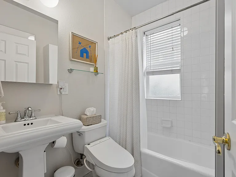 454 N Downing St — Photo 7
