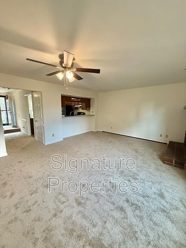 3 bed, 2.5 bath, 1280 sqft, $2,300 — Photo 4