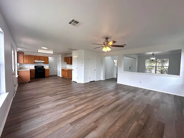 722 Lavaca Loop — Photo 5
