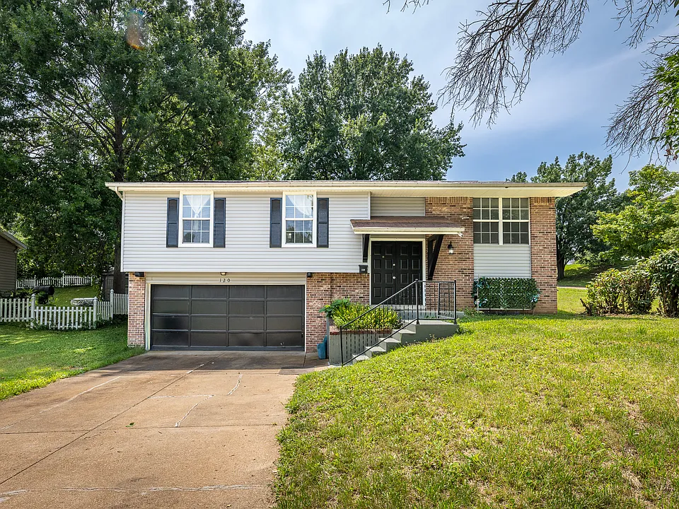 120 E Ravine Ave