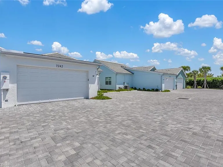 7242 Saona Ct — Photo 21