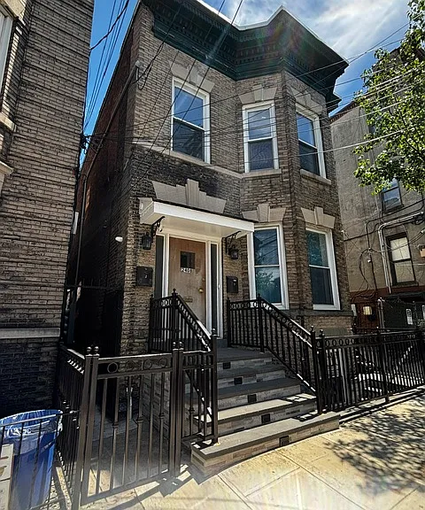 2408 New York Ave #3 — Photo 1