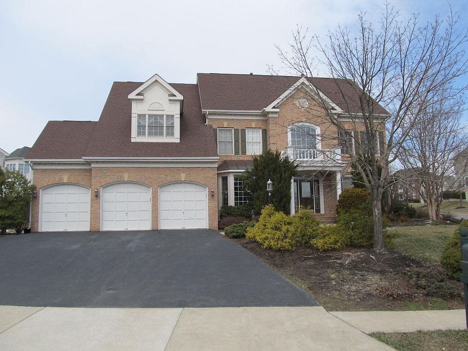 2nd image of 18458 Rim Rock Cir
