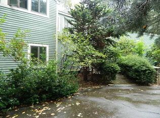 185 Chestnut Ln, Hamden, CT 06518