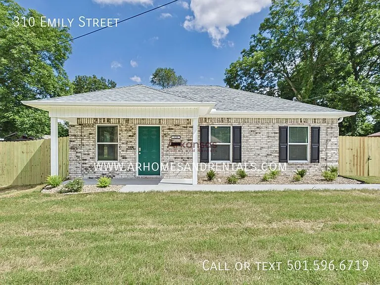 310 E Emily St — Photo 1