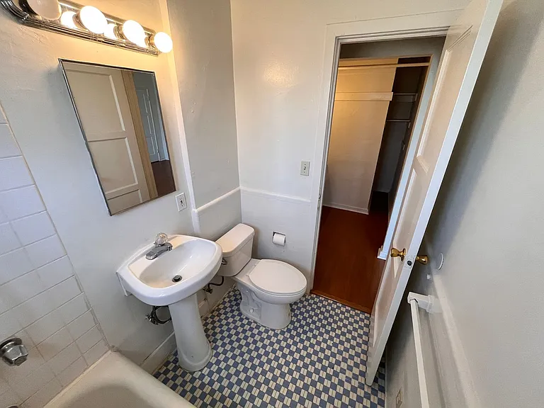 512 N Alexandria Ave — Photo 11