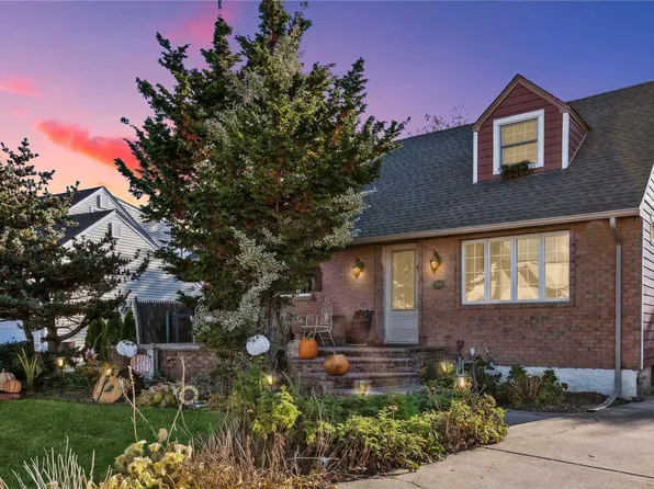 300 Peters Avenue, East Meadow, NY 11554