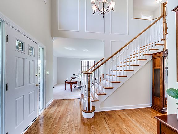 Foyer - 2 story