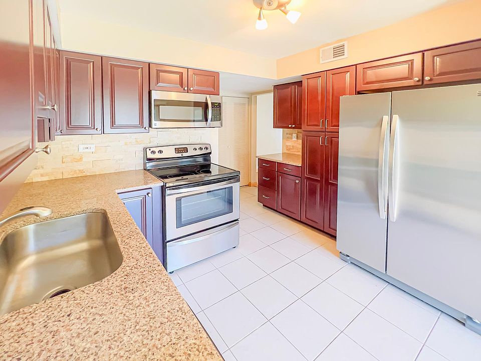 1st image of 506 Palace Ct