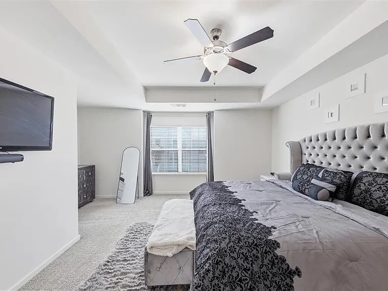 5527 Radford Loop — Photo 14