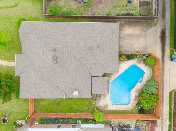 269 E Ridgegate Dr, Garland, TX 75040