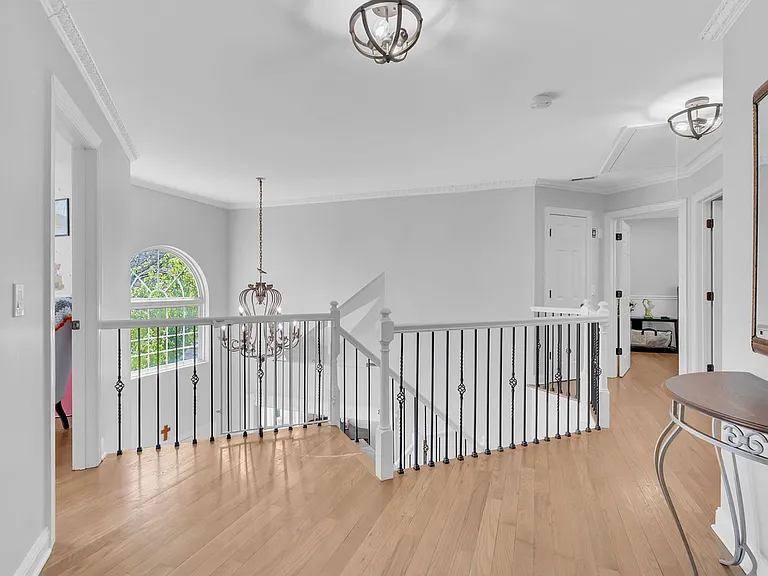 95 Erin Dr — Photo 16