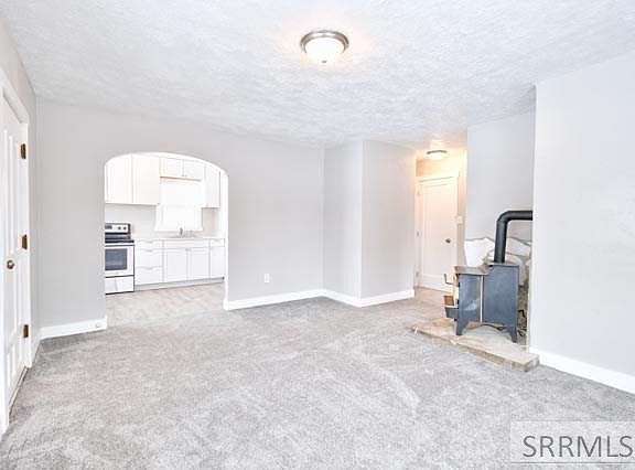 4th image of 872 E 13th St