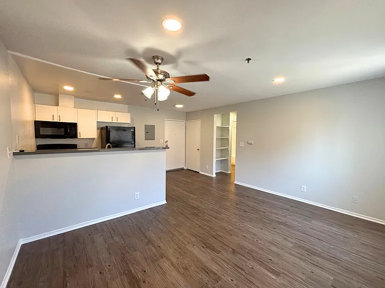 700 S. Berendo Ave — Photo 18