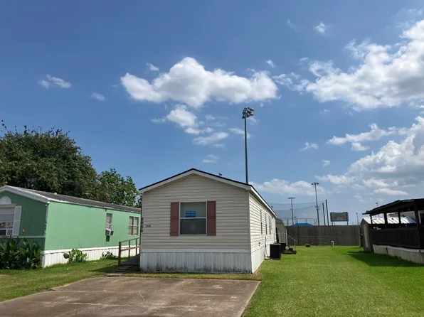 8906 Eagle Ln, La Porte, TX 77571
