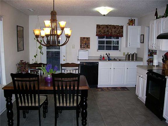 3rd image of 10823 Miller Dr