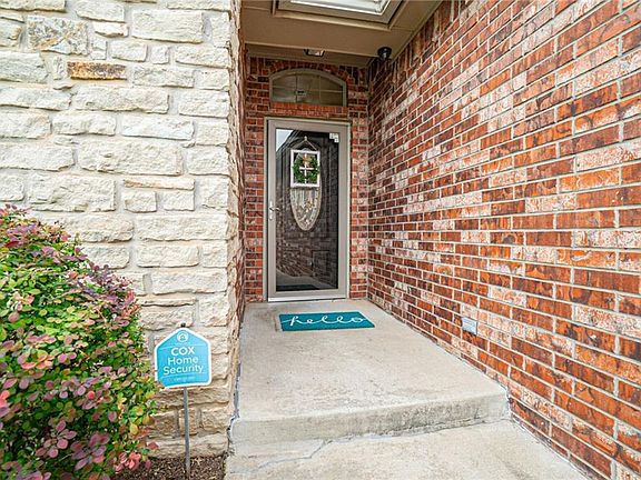 3rd image of 13009 Briar Hollow Dr