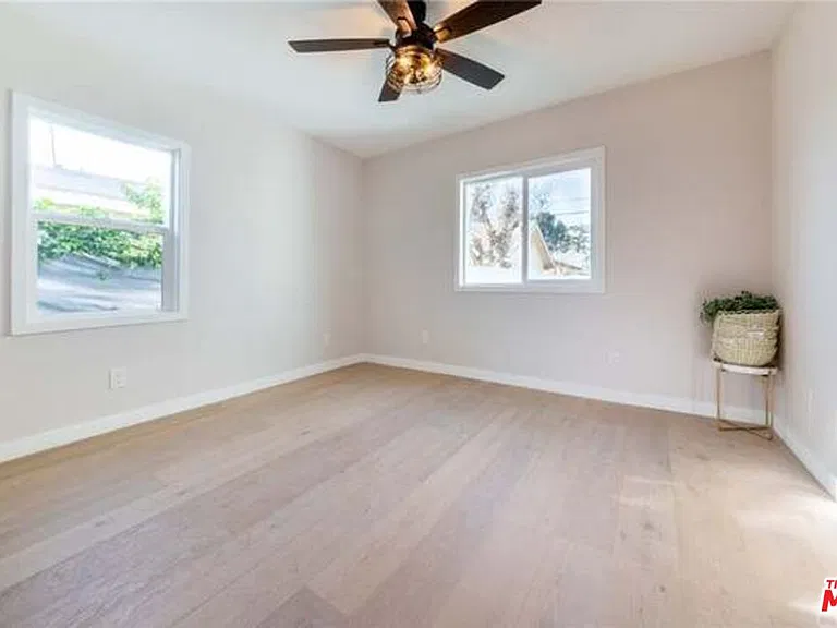1435 W 71st St — Photo 15