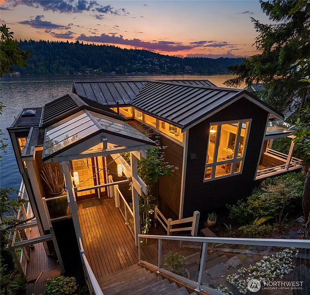 2nd image of 2240 W Lake Sammamish Pkwy NE