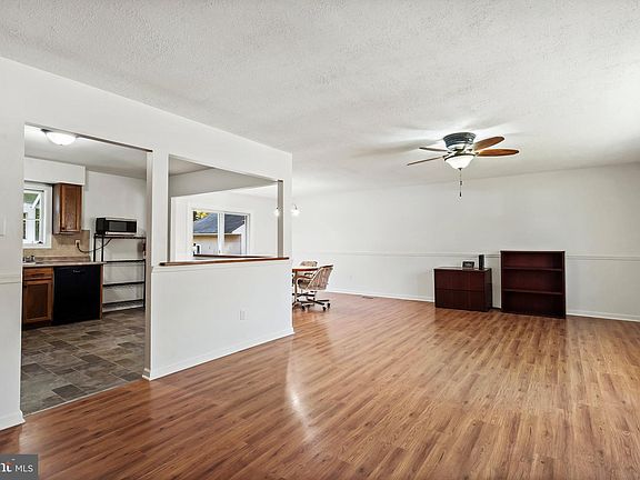 4th image of 126 Coville Dr