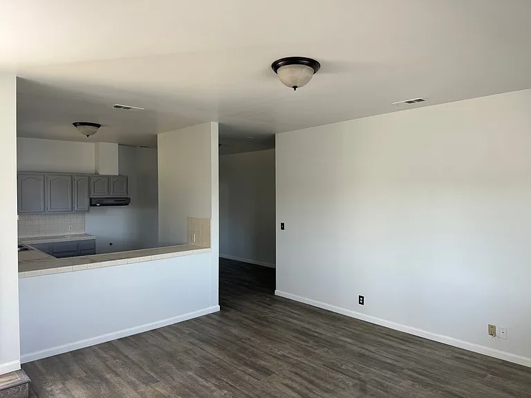 1635 E Washington Blvd #A — Photo 7