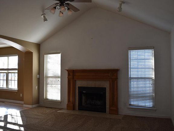 3rd image of 368 Sherry Ln