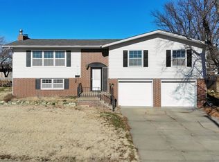 105 W 33rd St, Hays, KS 67601
