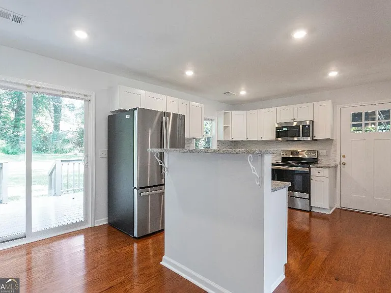 4144 Canby Ln — Photo 4