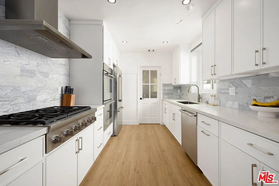 3 bed, 2.5 bath, 2329 sqft, $12,995 — Photo 4