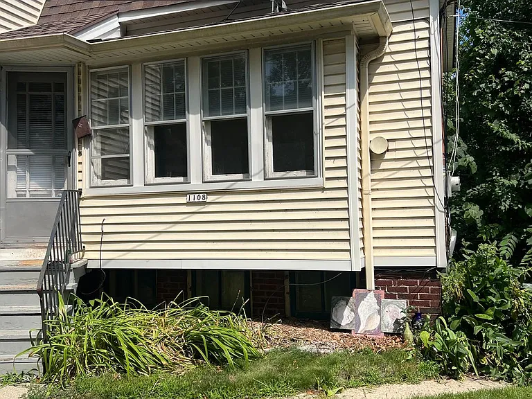 1108 E Clarke St — Photo 1