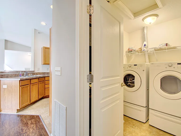2223 Rolling Hills Dr — Photo 18