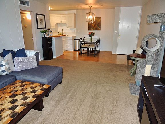 4th image of 576 N Bellflower Blvd Unit 325