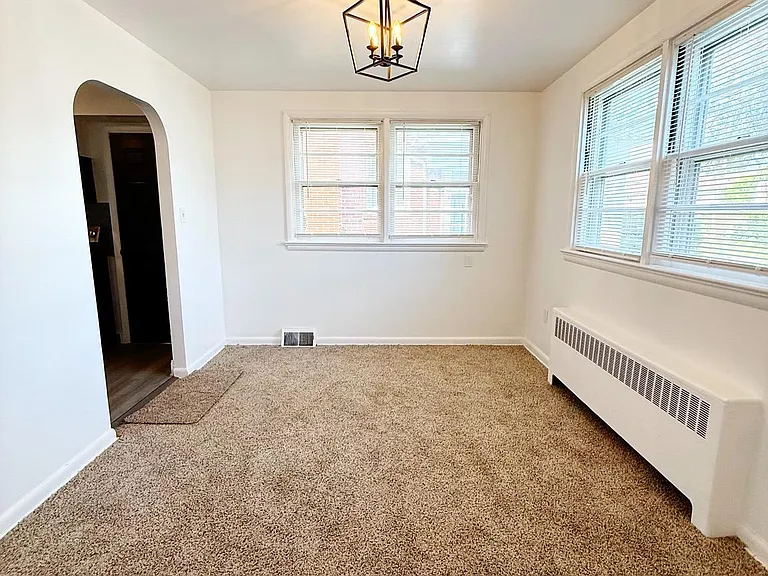 633 Noble St — Photo 6