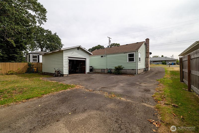 3rd image of 1424 Kelly Avenue SW