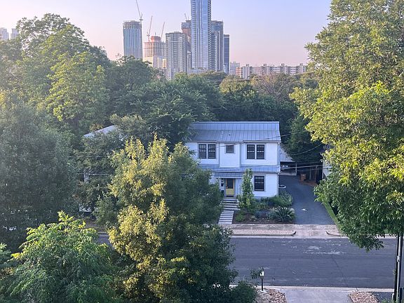 2nd image of 808 Rutherford Pl