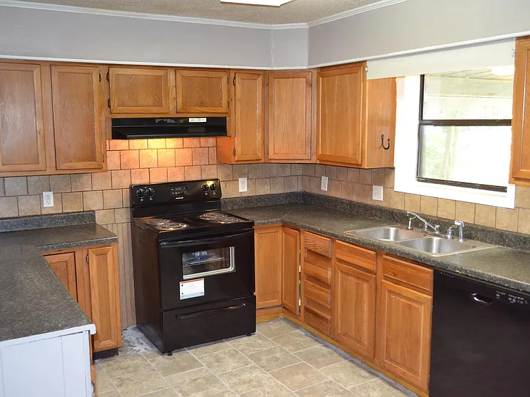 511 White Oak Dr — Photo 20