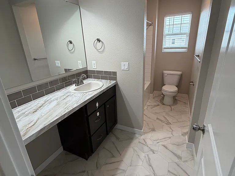 960 SW Raelynn St — Photo 34