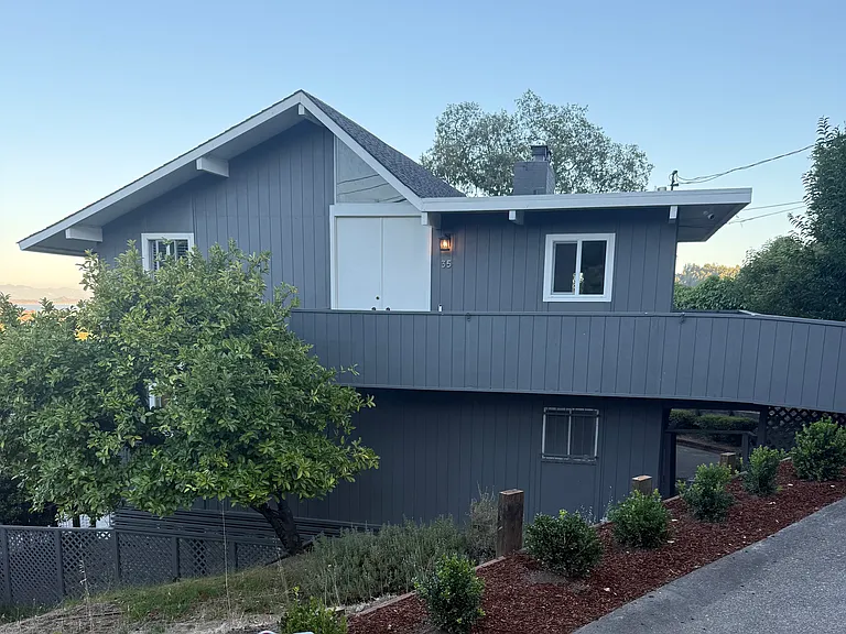 35 Longwood Dr — Photo 1