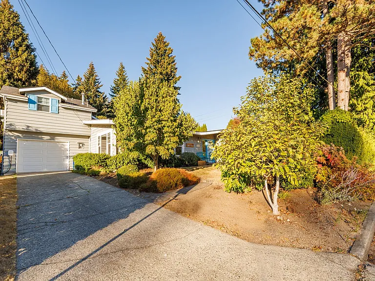 10648 NE 47th Pl — Photo 3