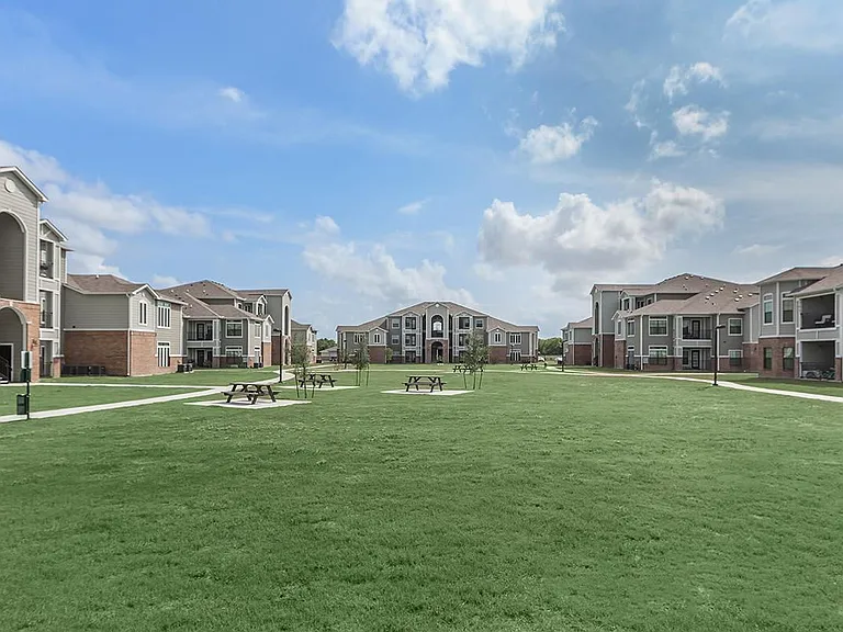 The Colony Luxury Apartments — Photo 14