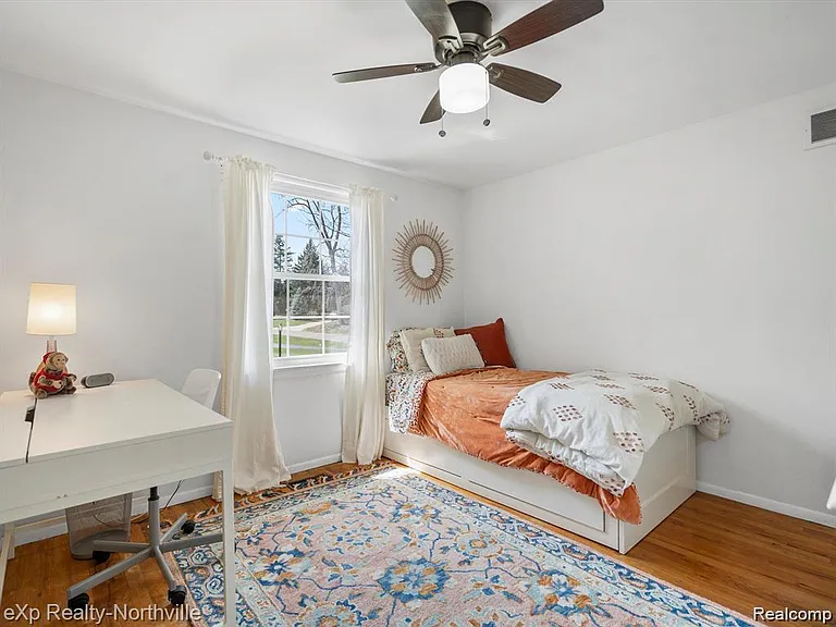38205 Connaught Dr — Photo 33