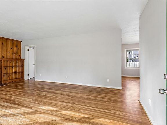 5th image of 111 Parker Ave