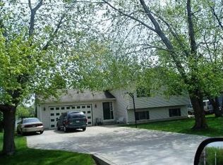 1668 Hilda Dr, Sandwich, IL 60548