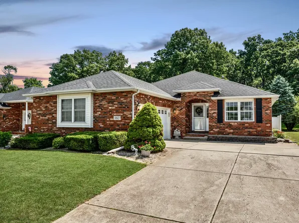 980 Stillwater Pkwy, Crown Point, IN 46307