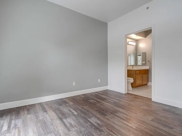 450 J St #3131 — Photo 28